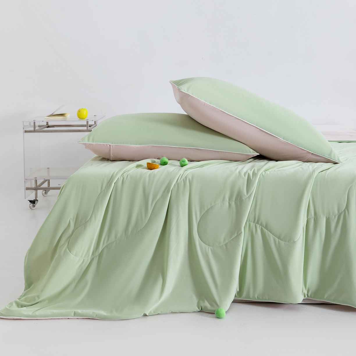 91家纺网 家纺一手货源 找家纺 梵心家纺 2026新款凉感A类氨纶凉感丝夏被（10%氨纶）空调被大豆夏凉被 果绿+冰莓粉