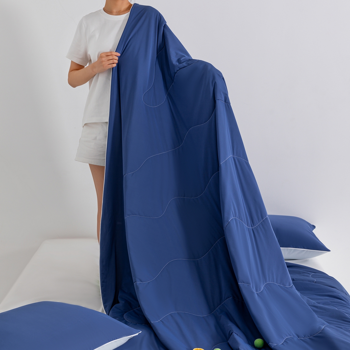 91家纺网 家纺一手货源 找家纺 梵心家纺 2026新款凉感A类氨纶凉感丝夏被（10%氨纶）空调被大豆夏凉被 深睡蓝por