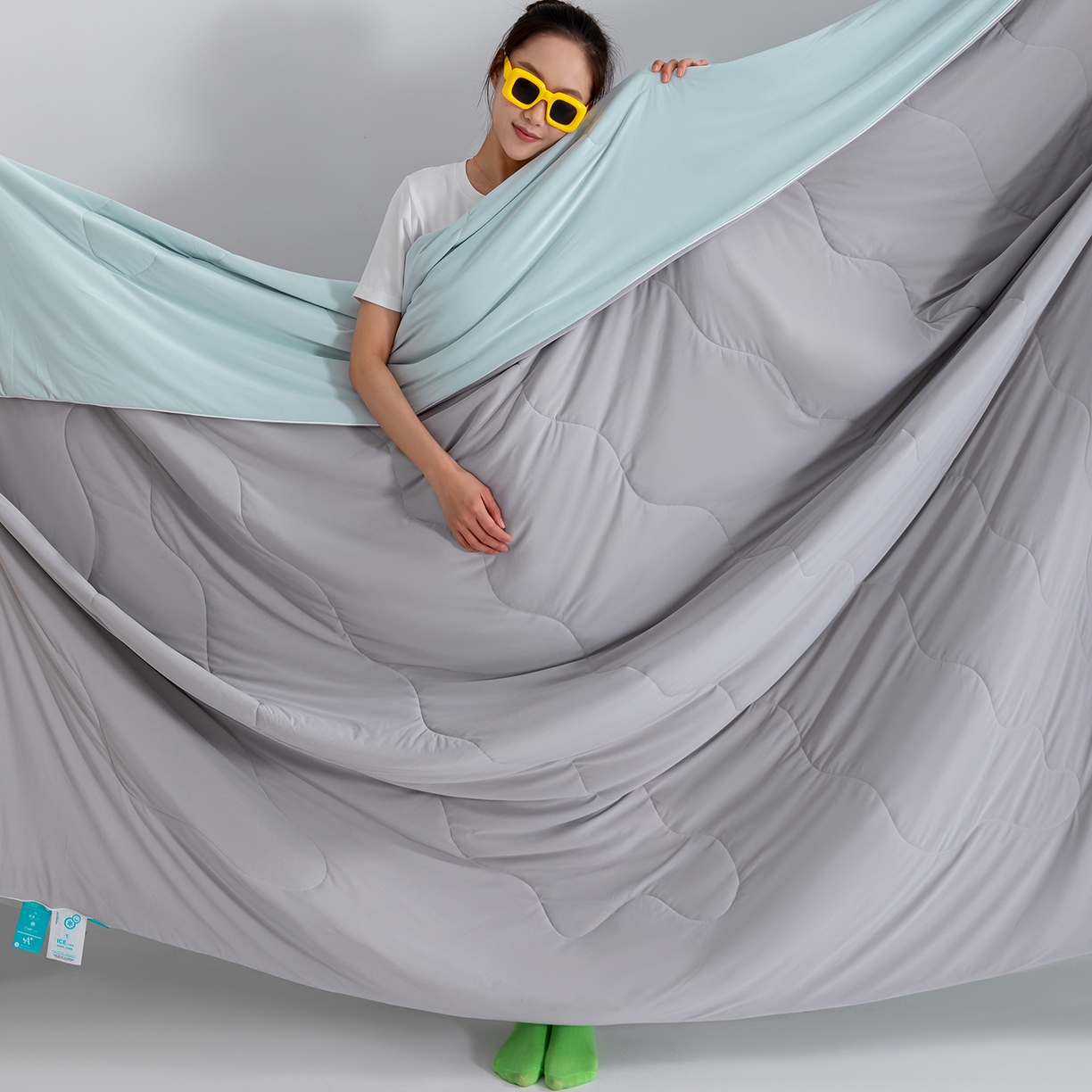 91家纺网 家纺一手货源 找家纺 梵心家纺 2026新款凉感A类氨纶凉感丝夏被（10%氨纶）空调被大豆夏凉被 珍珠灰+水蓝