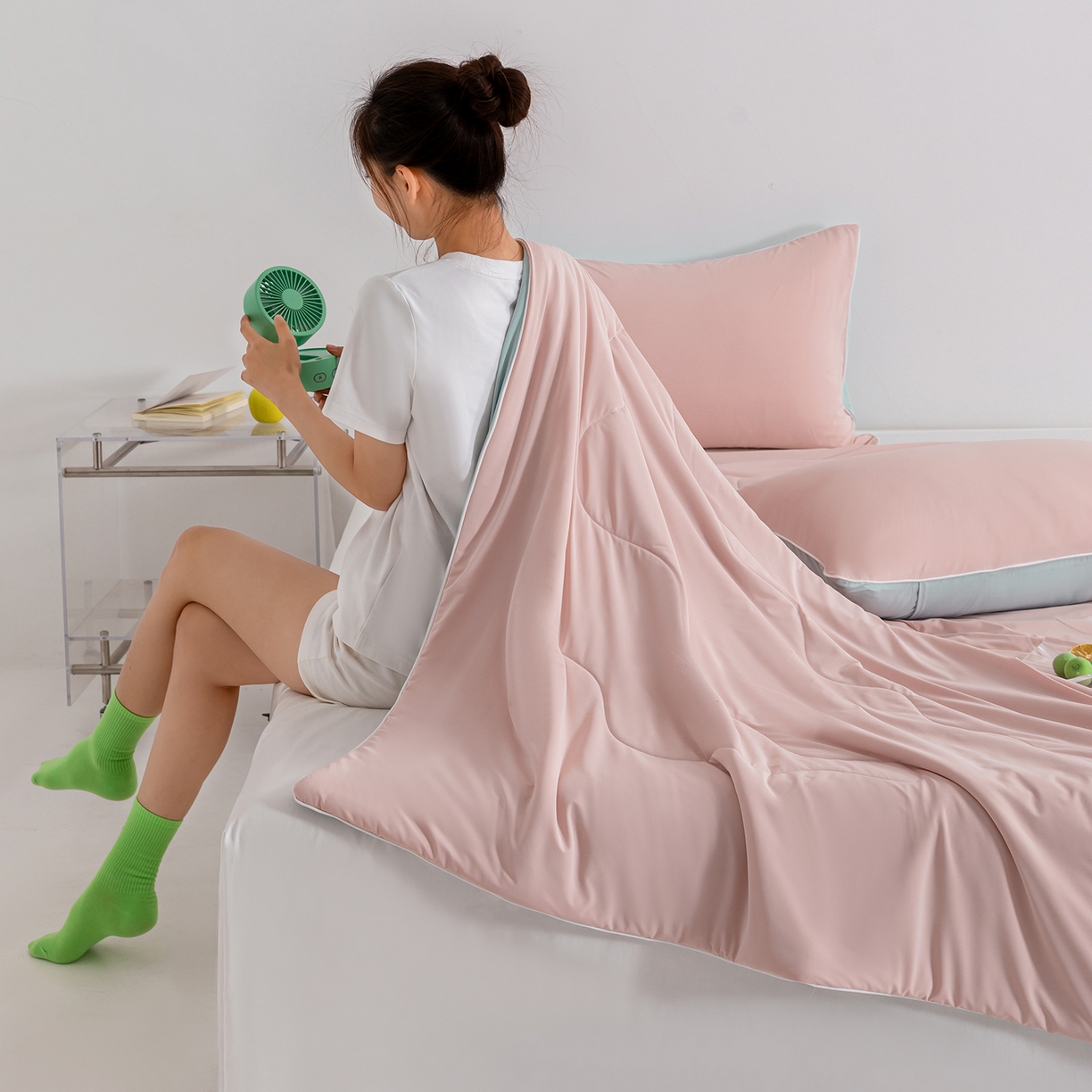 91家纺网 家纺一手货源 找家纺 梵心家纺 2026新款凉感A类氨纶凉感丝夏被（10%氨纶）空调被大豆夏凉被 白桃粉+海风兰