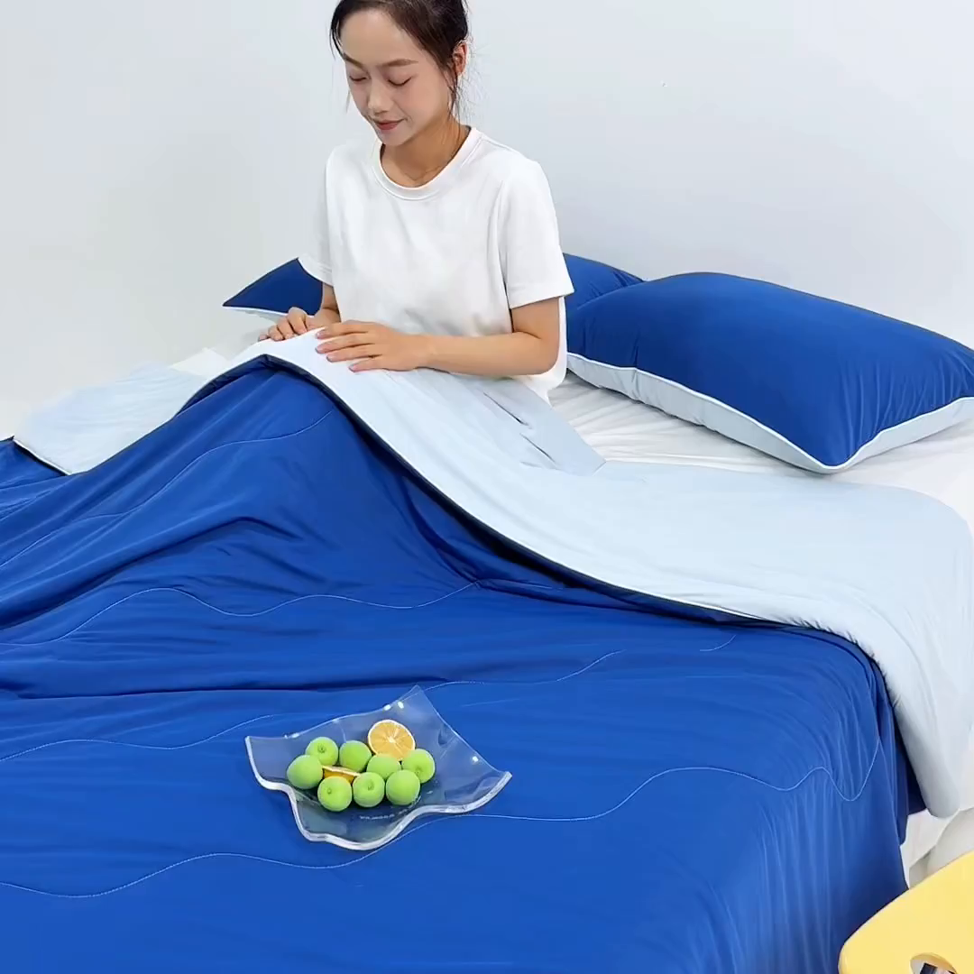 91家纺网 家纺一手货源 找家纺 梵心家纺 2026新款凉感A类氨纶凉感丝夏被（10%氨纶）空调被大豆夏凉被 深睡蓝por