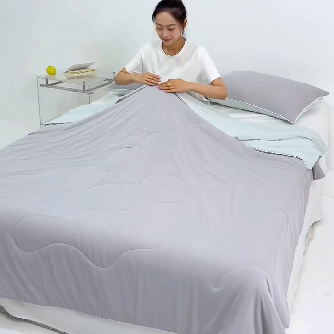 91家纺网 家纺一手货源 找家纺 梵心家纺 2026新款凉感A类氨纶凉感丝夏被（10%氨纶）空调被大豆夏凉被 珍珠灰+水蓝