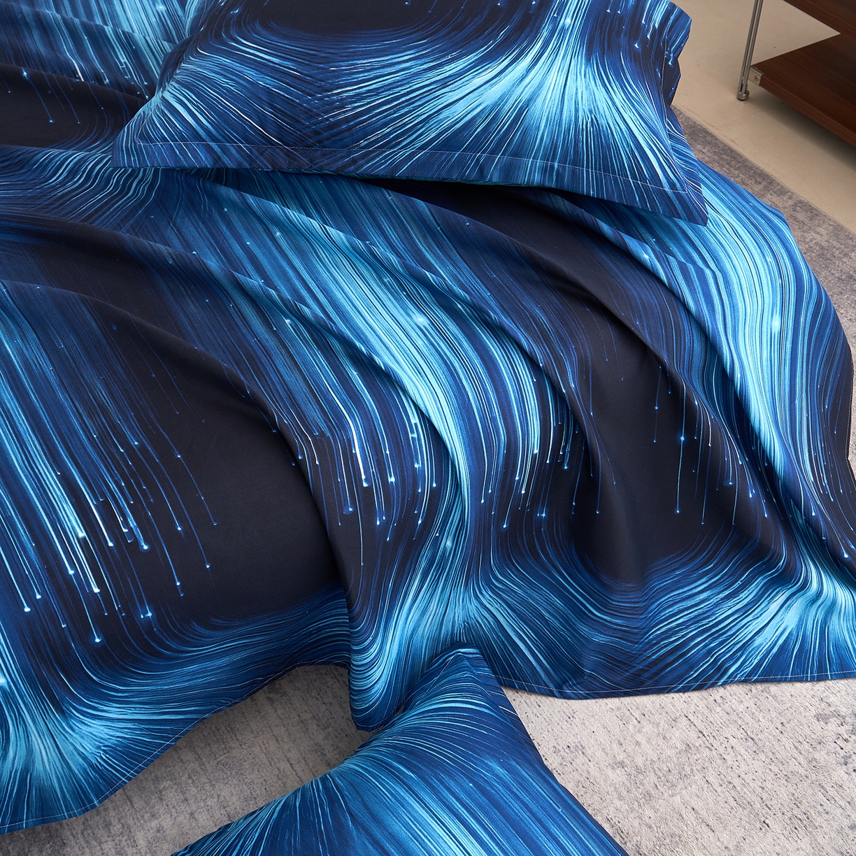 91家纺网 家纺一手货源 找家纺 馨乐家纺 2026新款亲肤舒适印花单床单 随风