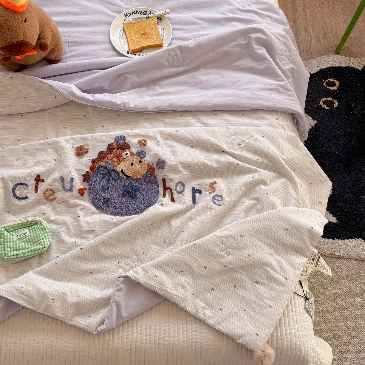 91家纺网 家纺一手货源 找家纺 有货 2026新款棉麻提花印花毛巾绣夏被春秋被被子被芯-甜趣 蓝莓马