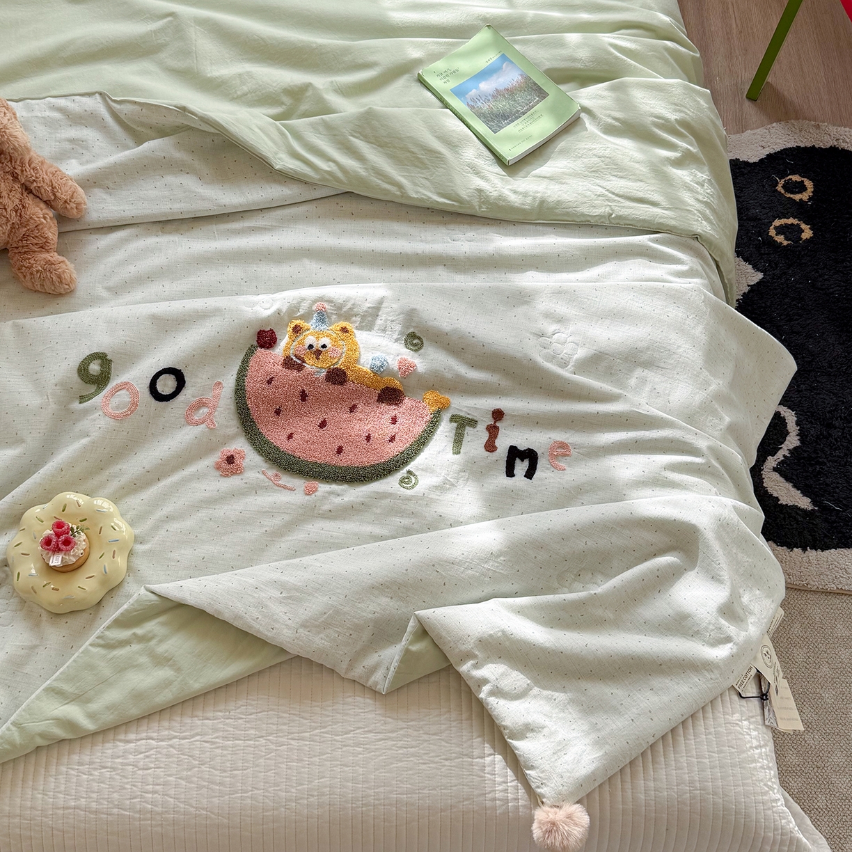 91家纺网 家纺一手货源 找家纺 有货 2026新款棉麻提花印花毛巾绣夏被春秋被被子被芯-甜趣 西瓜猫