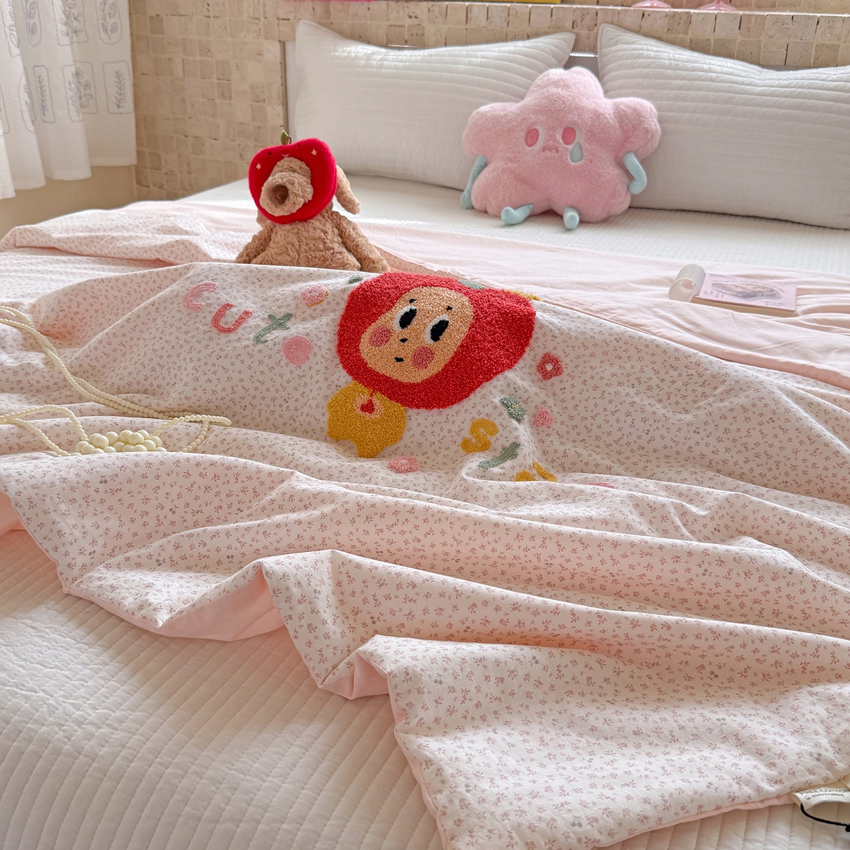 91家纺网 家纺一手货源 找家纺 有货 2026新款棉麻提花印花毛巾绣夏被春秋被被子被芯-甜趣 樱桃娃娃