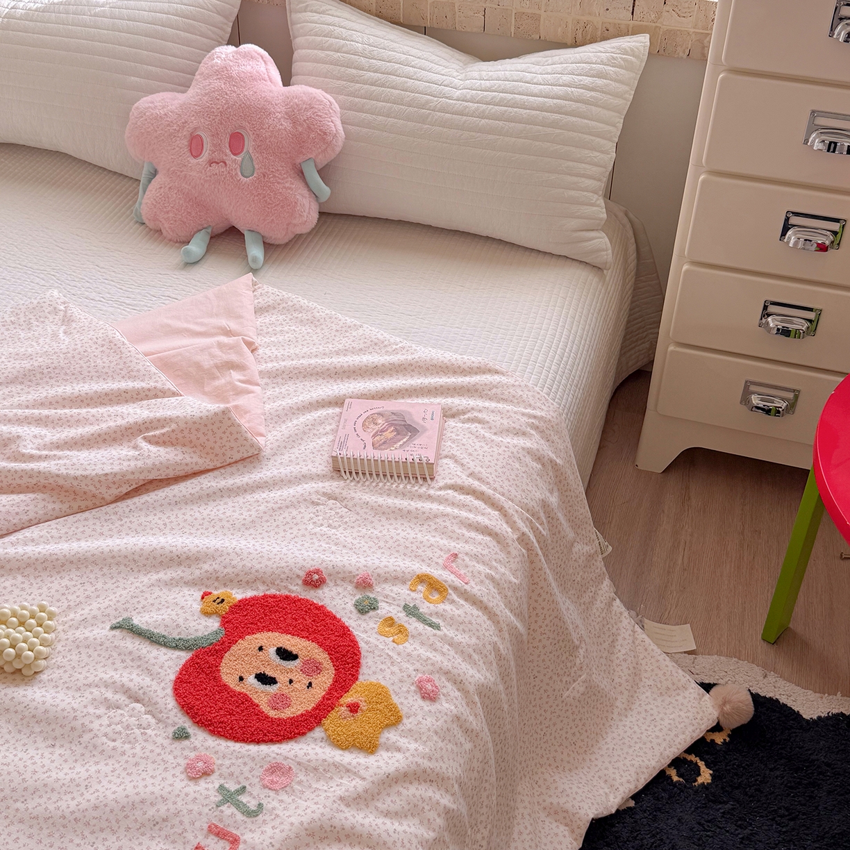 91家纺网 家纺一手货源 找家纺 有货 2026新款棉麻提花印花毛巾绣夏被春秋被被子被芯-甜趣 樱桃娃娃