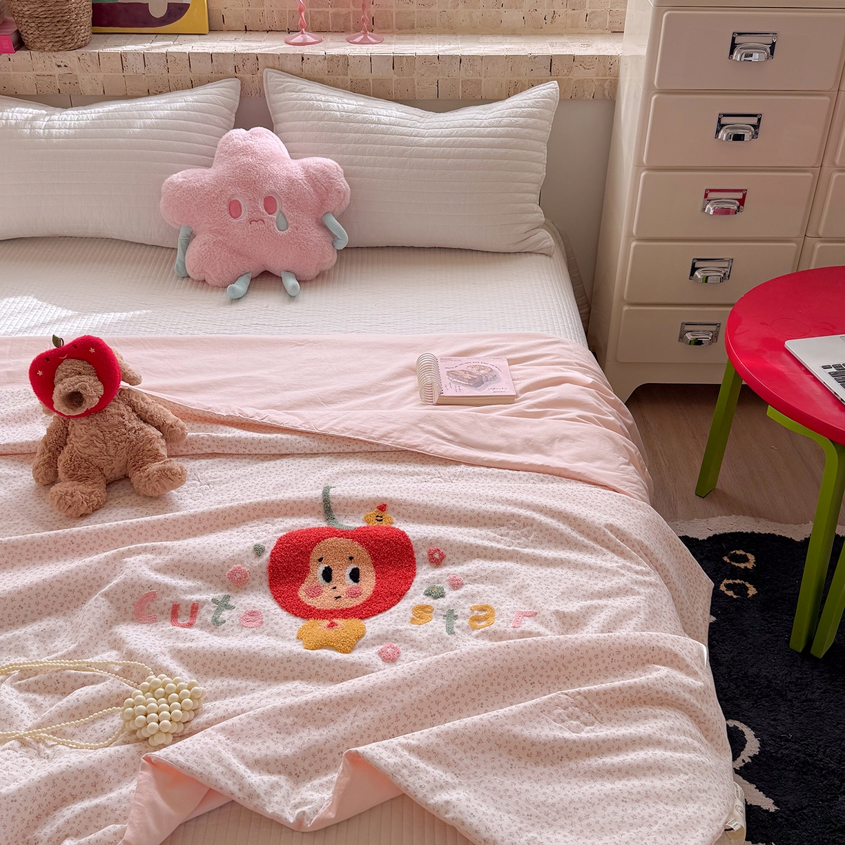 91家纺网 家纺一手货源 找家纺 有货 2026新款棉麻提花印花毛巾绣夏被春秋被被子被芯-甜趣 樱桃娃娃