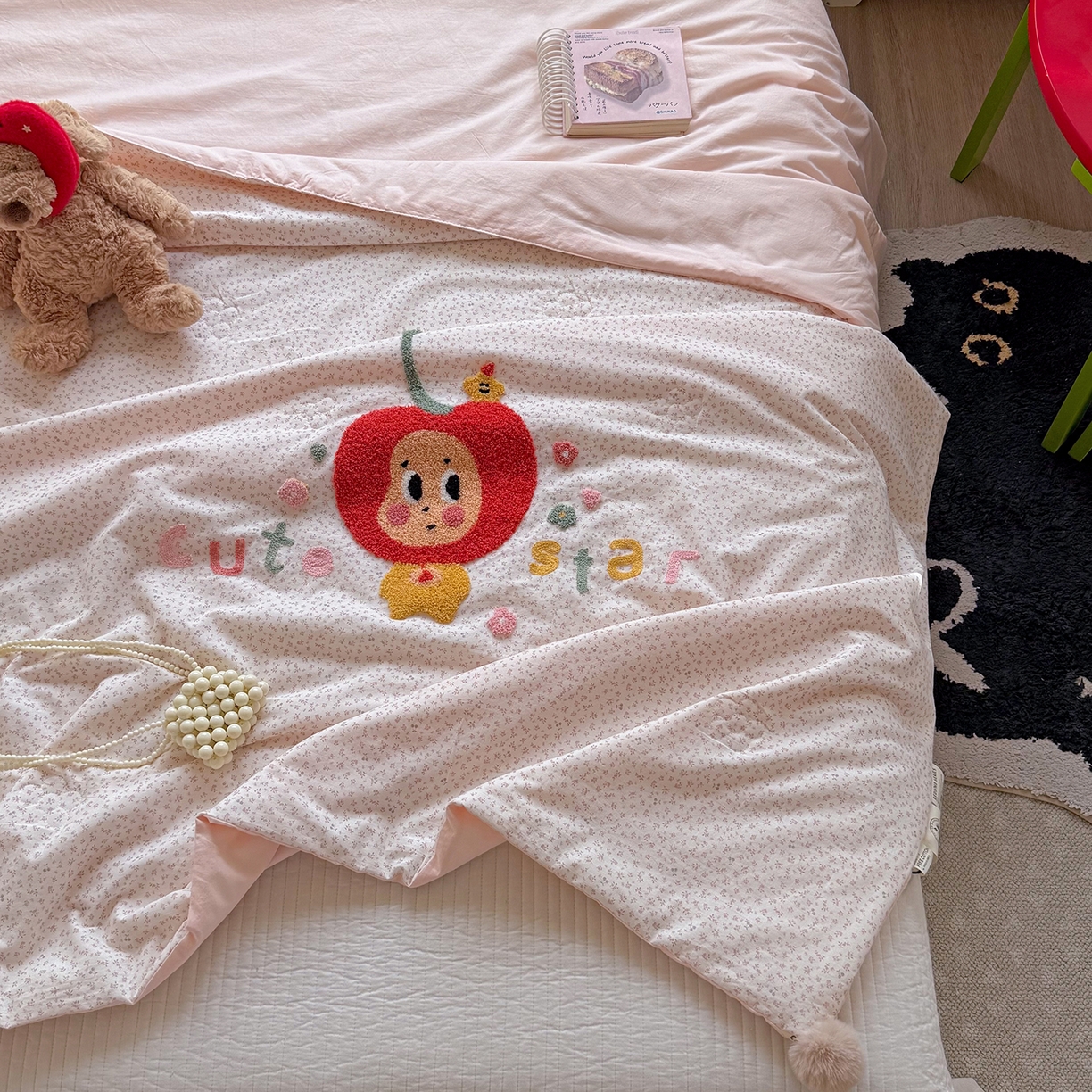 91家纺网 家纺一手货源 找家纺 有货 2026新款棉麻提花印花毛巾绣夏被春秋被被子被芯-甜趣 樱桃娃娃