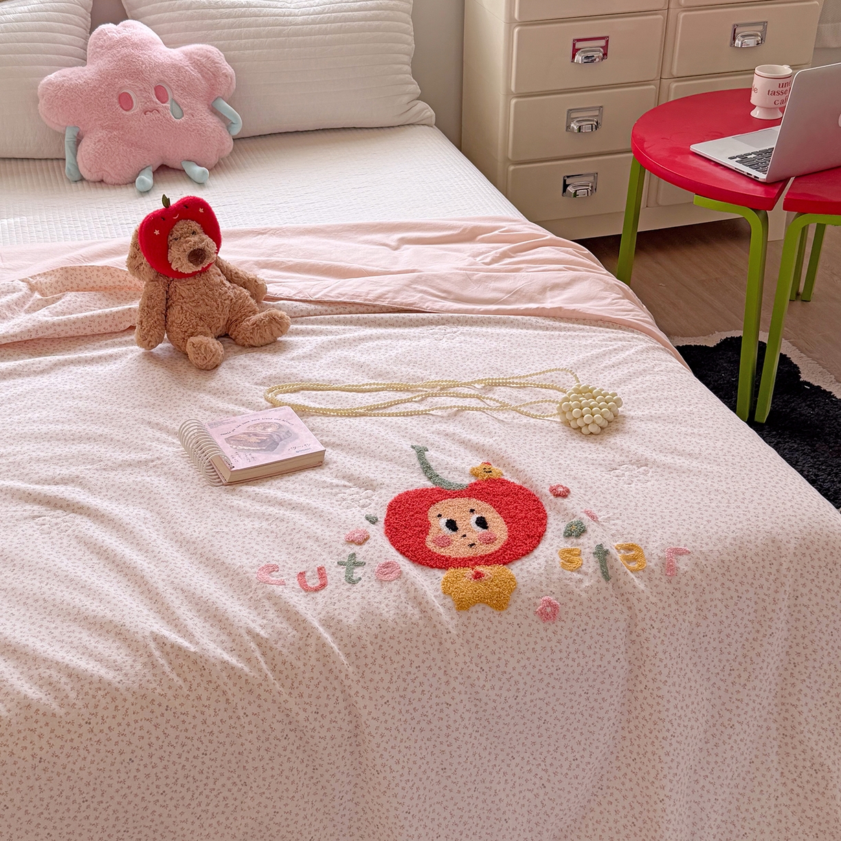 91家纺网 家纺一手货源 找家纺 有货 2026新款棉麻提花印花毛巾绣夏被春秋被被子被芯-甜趣 樱桃娃娃