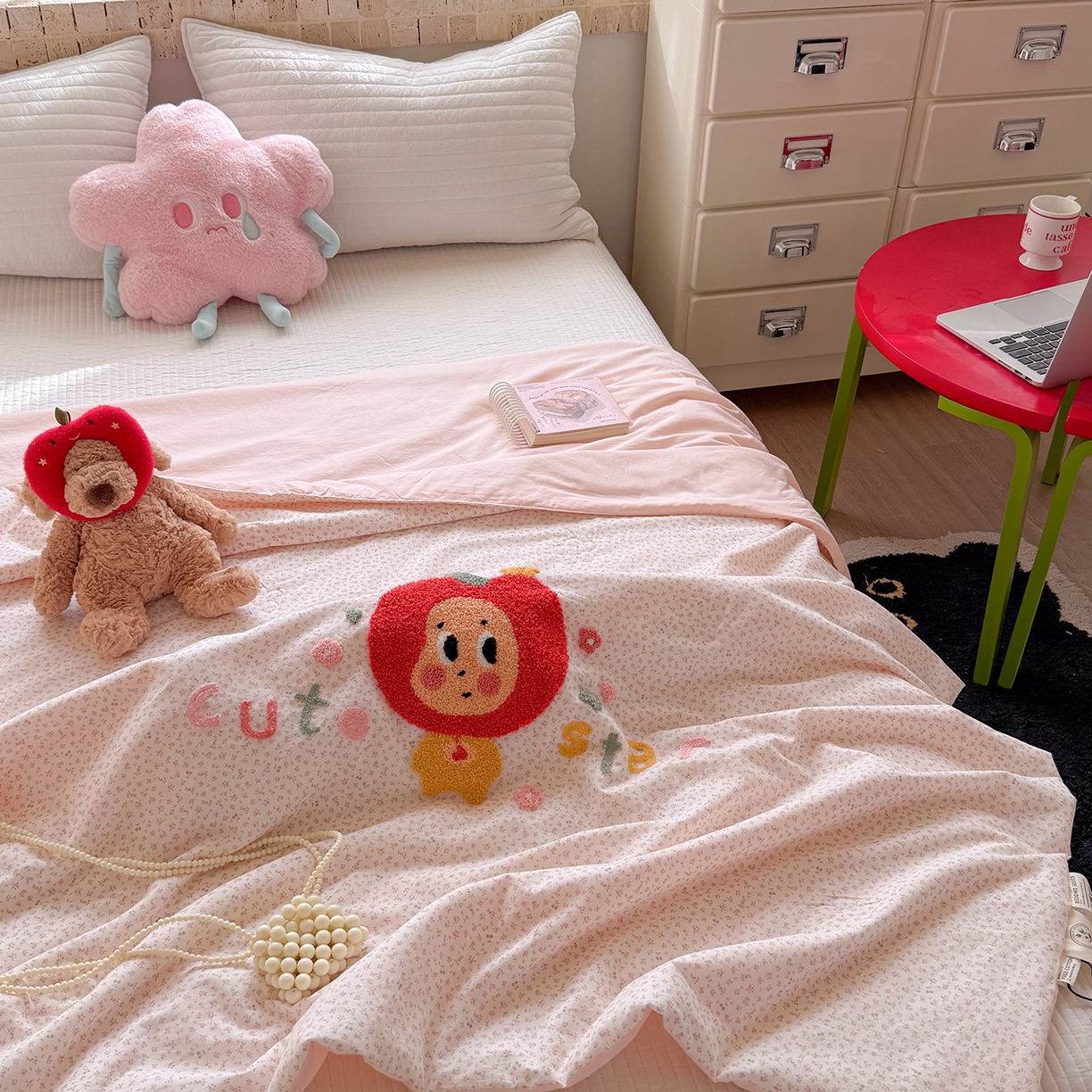 91家纺网 家纺一手货源 找家纺 有货 2026新款棉麻提花印花毛巾绣夏被春秋被被子被芯-甜趣 樱桃娃娃