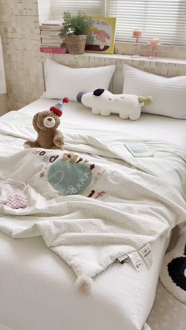 91家纺网 家纺一手货源 找家纺 有货 2026新款棉麻提花印花毛巾绣夏被春秋被被子被芯-甜趣 青苹果熊