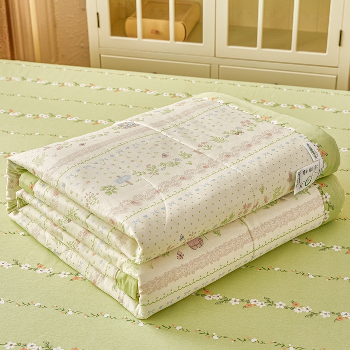 91家纺网 家纺一手货源 找家纺 蓝雀翎 2025新款全棉印花新疆棉花夏被 丛林夏梦