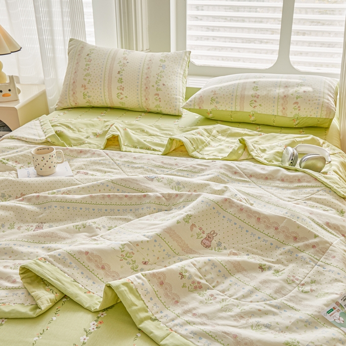 91家纺网 家纺一手货源 找家纺 蓝雀翎 2025新款全棉印花新疆棉花夏被 丛林夏梦