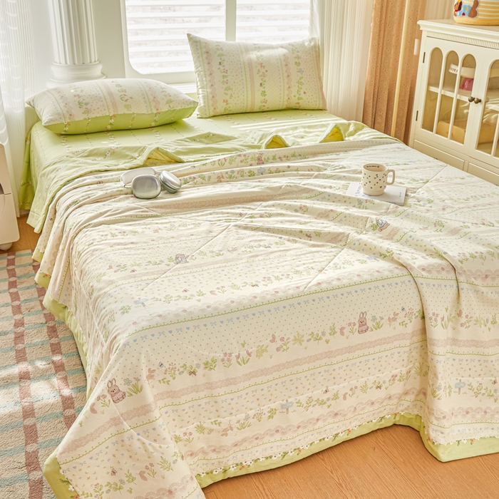 91家纺网 家纺一手货源 找家纺 蓝雀翎 2025新款全棉印花新疆棉花夏被 丛林夏梦