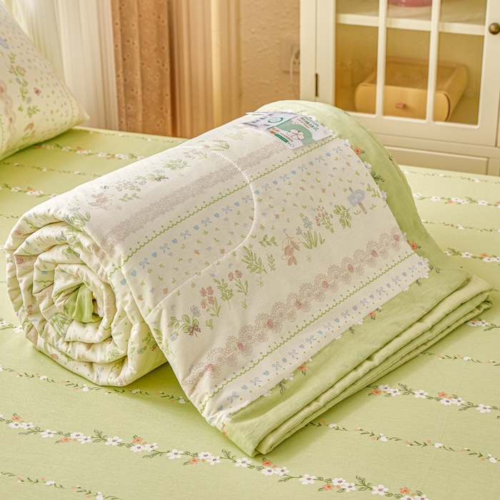 91家纺网 家纺一手货源 找家纺 蓝雀翎 2025新款全棉印花新疆棉花夏被 丛林夏梦