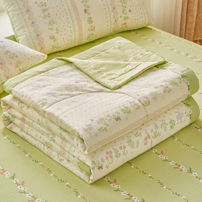 91家纺网 家纺一手货源 找家纺 蓝雀翎 2025新款全棉印花新疆棉花夏被 丛林夏梦