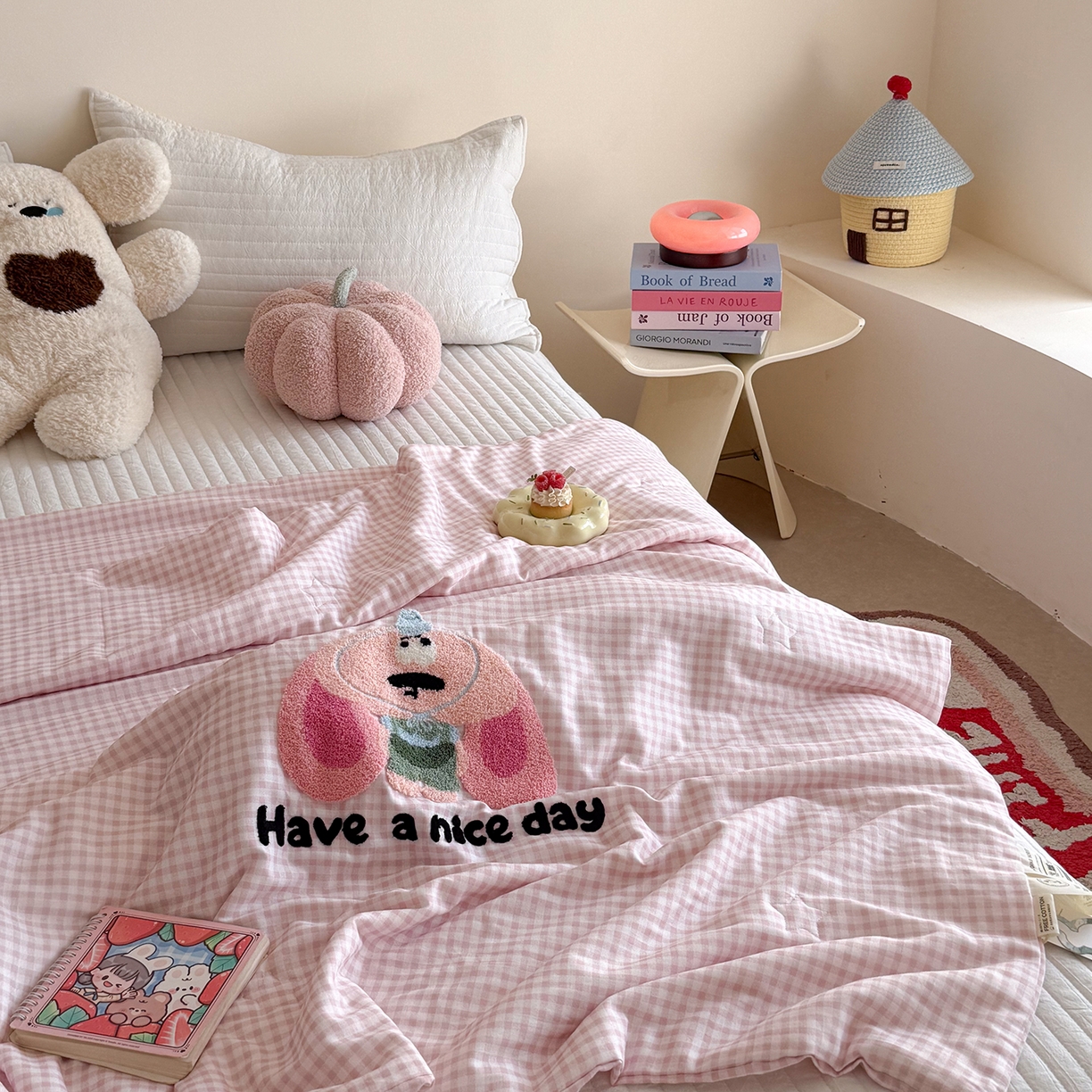 91家纺网 家纺一手货源 找家纺 有货 2026新款全棉双层纱毛巾绣夏被春秋被被子被芯-森林萌宠 大耳粉兔