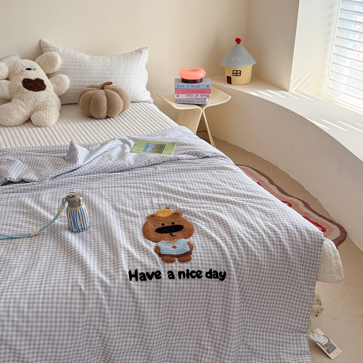 91家纺网 家纺一手货源 找家纺 有货 2026新款全棉双层纱毛巾绣夏被春秋被被子被芯-森林萌宠 佛系水豚