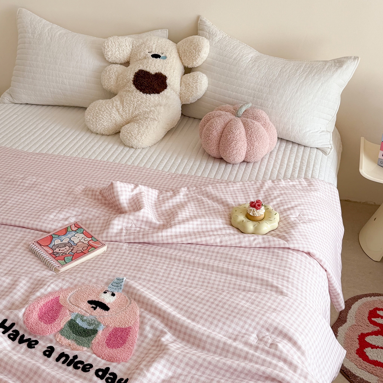 91家纺网 家纺一手货源 找家纺 有货 2026新款全棉双层纱毛巾绣夏被春秋被被子被芯-森林萌宠 大耳粉兔