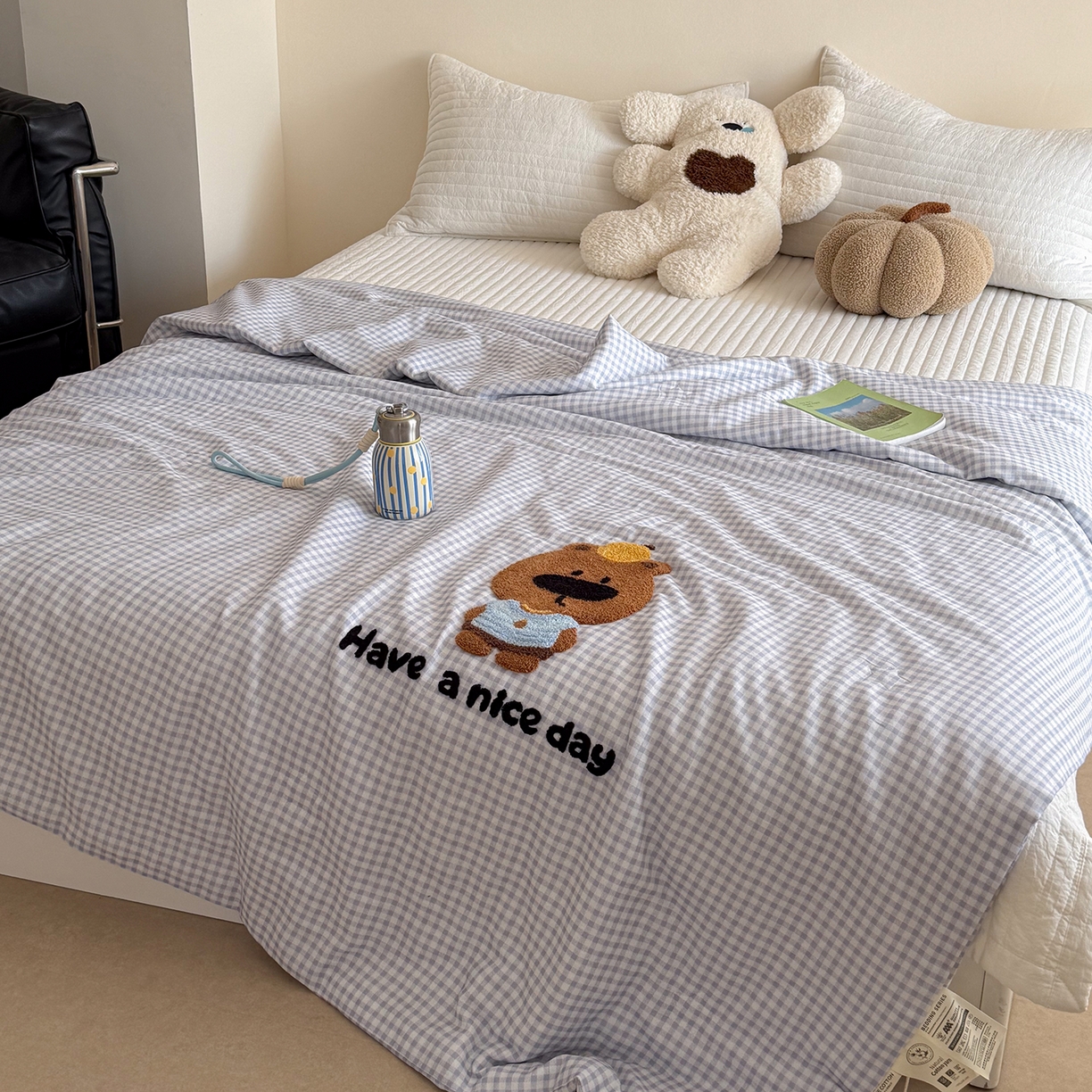 91家纺网 家纺一手货源 找家纺 有货 2026新款全棉双层纱毛巾绣夏被春秋被被子被芯-森林萌宠 佛系水豚