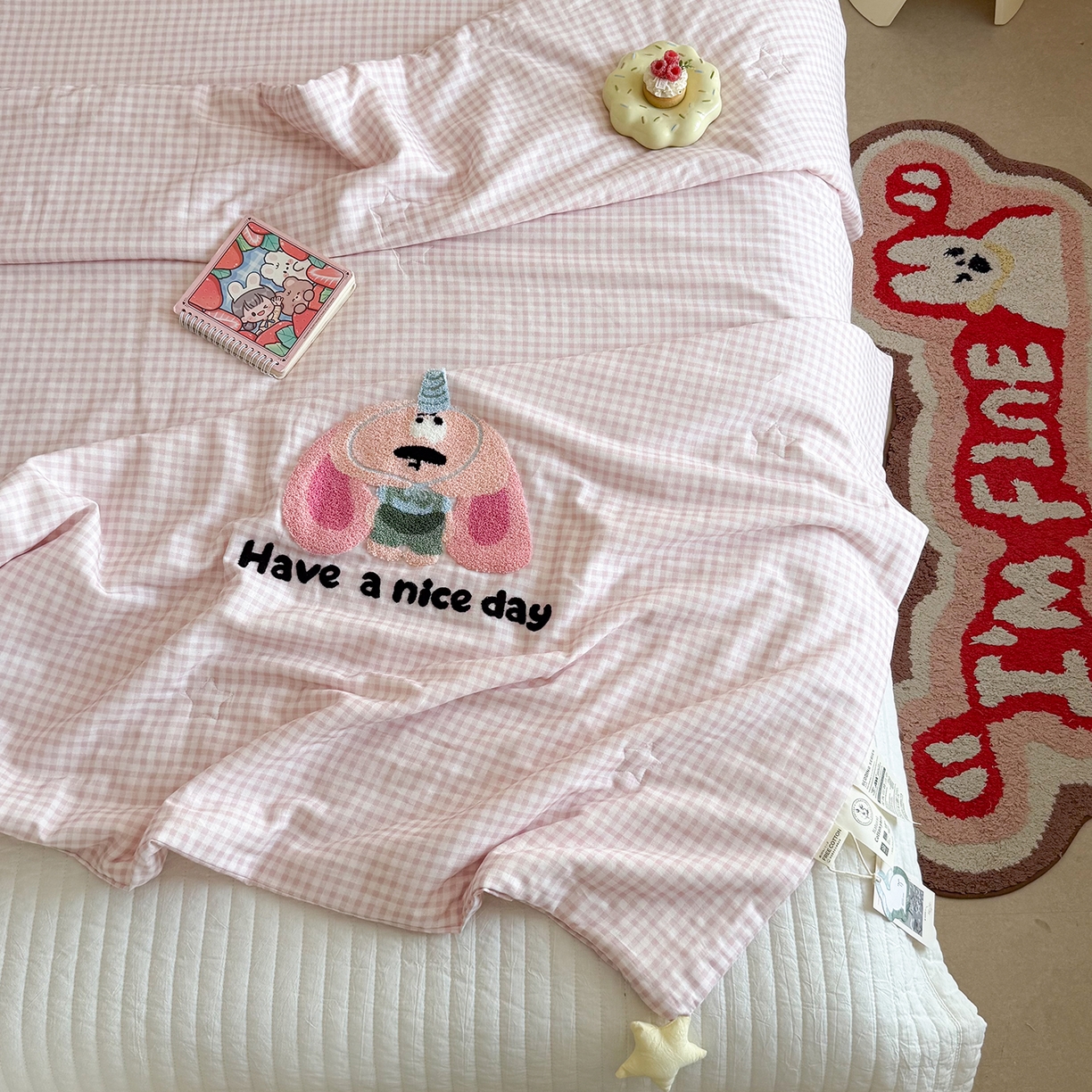 91家纺网 家纺一手货源 找家纺 有货 2026新款全棉双层纱毛巾绣夏被春秋被被子被芯-森林萌宠 大耳粉兔