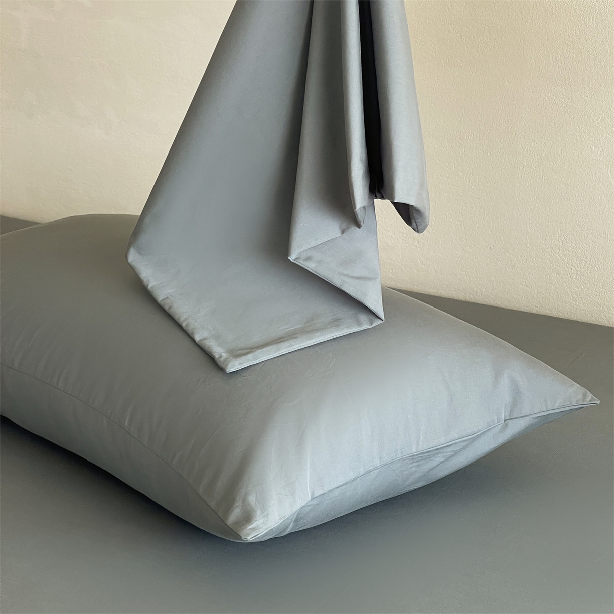 91家纺网 家纺一手货源 找家纺 三味舒屋 2026新款初色系列全棉水洗棉系列单品枕套 石墨灰