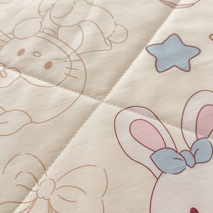 91家纺网 家纺一手货源 找家纺 蓝雀翎 2025新款全棉印花新疆棉花夏被 凯蒂宝贝