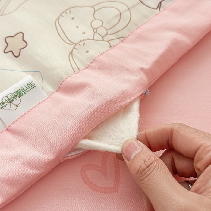 91家纺网 家纺一手货源 找家纺 蓝雀翎 2025新款全棉印花新疆棉花夏被 凯蒂宝贝