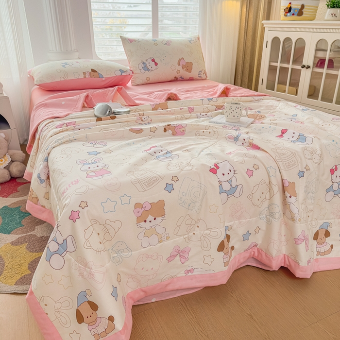 91家纺网 家纺一手货源 找家纺 蓝雀翎 2025新款全棉印花新疆棉花夏被 凯蒂宝贝