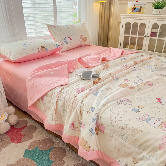 91家纺网 家纺一手货源 找家纺 蓝雀翎 2025新款全棉印花新疆棉花夏被 凯蒂宝贝