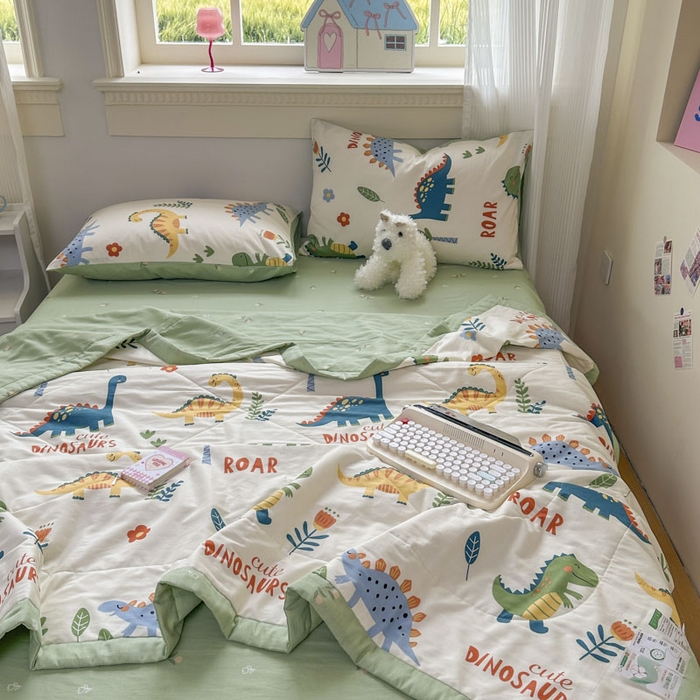 91家纺网 家纺一手货源 找家纺 蓝雀翎 2025新款全棉印花新疆棉花夏被 恐龙谷