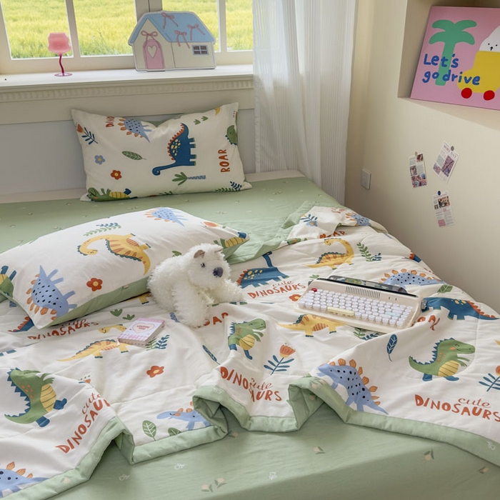 91家纺网 家纺一手货源 找家纺 蓝雀翎 2025新款全棉印花新疆棉花夏被 恐龙谷