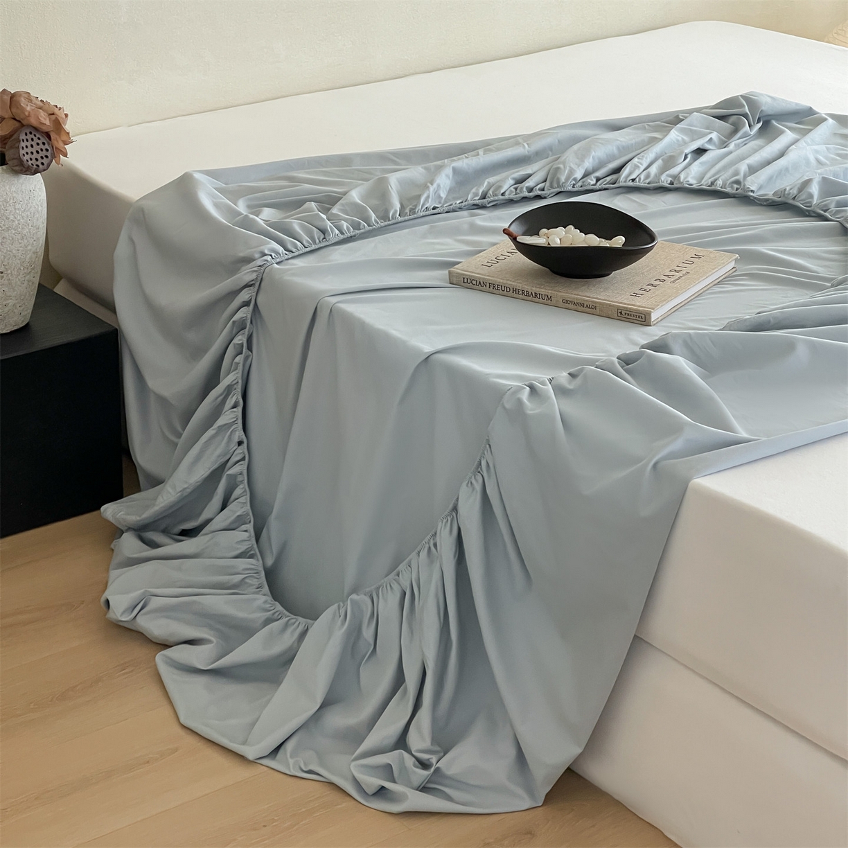 91家纺网 家纺一手货源 找家纺 三味舒屋 2026新款初色系列全棉水洗棉系列单品床笠（平台券后单品利润不低于45元/套件利润不低于120元 谢谢配合） 冰水蓝