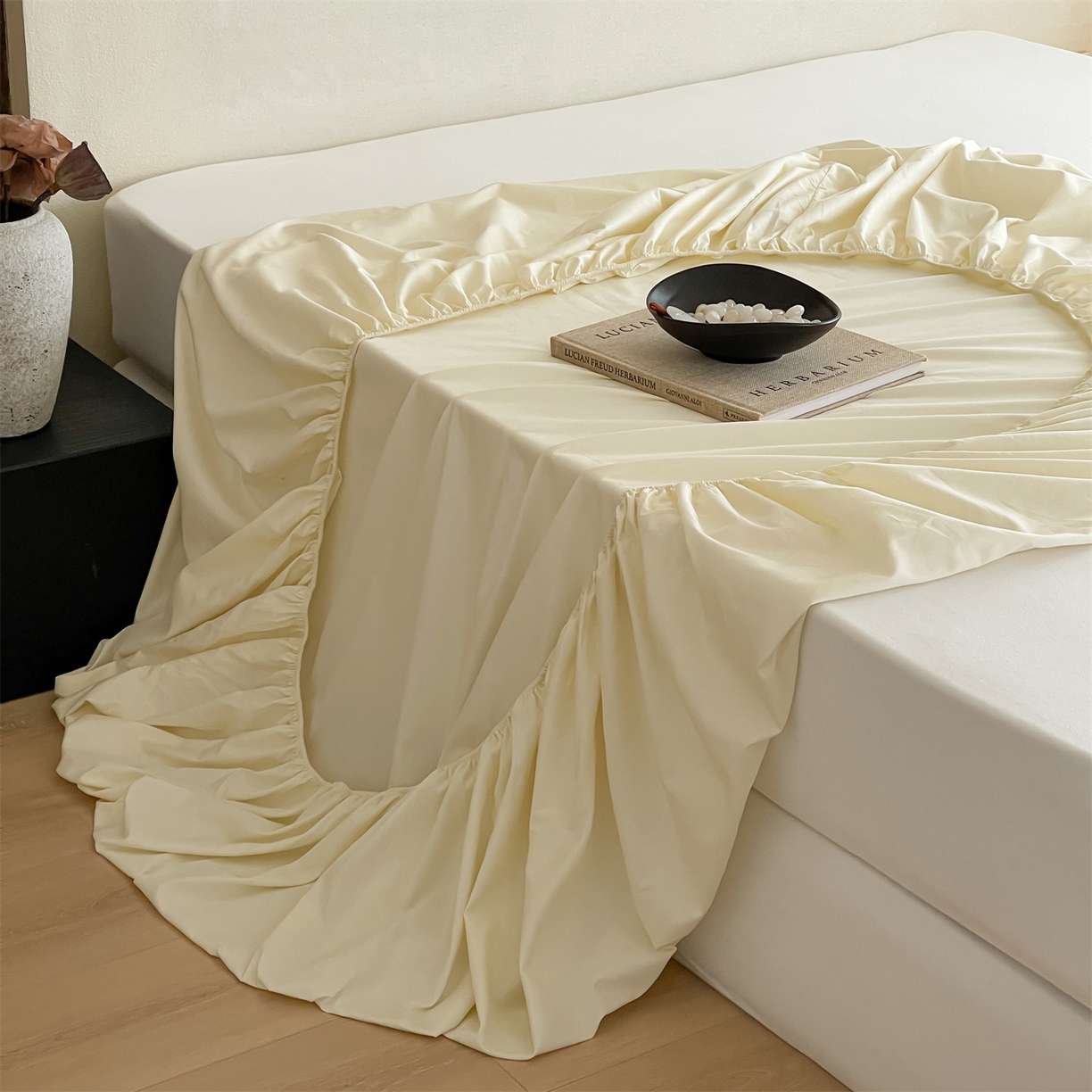 91家纺网 家纺一手货源 找家纺 三味舒屋 2026新款初色系列全棉水洗棉系列单品床笠（平台券后单品利润不低于45元/套件利润不低于120元 谢谢配合） 奶昔白