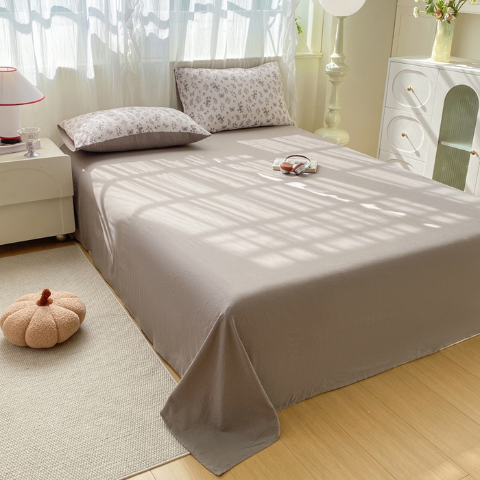 91家纺网 家纺一手货源 找家纺 红日子纺织品 2026春夏云感复古+小清新皱皱纱四件套 浮梦花影