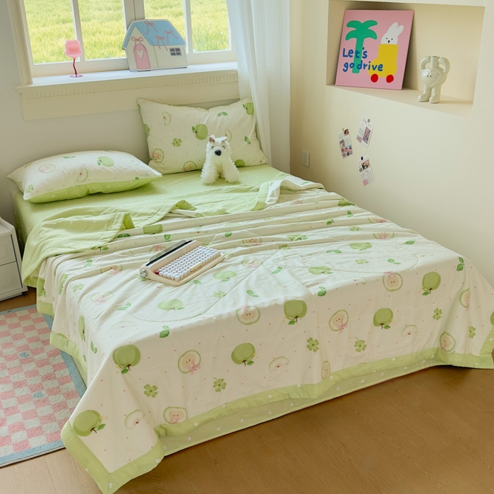 91家纺网 家纺一手货源 找家纺 蓝雀翎 2025新款全棉印花新疆棉花夏被 苹果派对