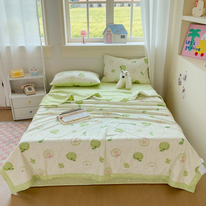 91家纺网 家纺一手货源 找家纺 蓝雀翎 2025新款全棉印花新疆棉花夏被 苹果派对