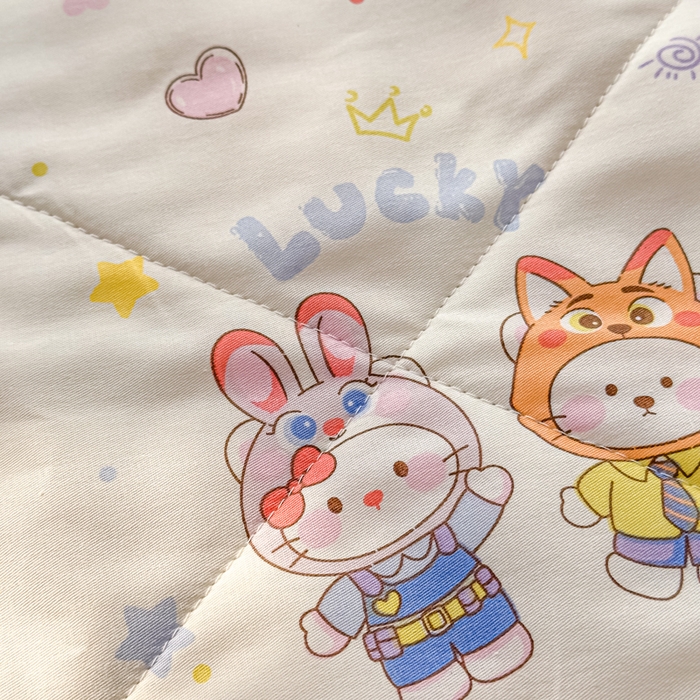 91家纺网 家纺一手货源 找家纺 蓝雀翎 2025新款全棉印花新疆棉花夏被 甜蜜小兔