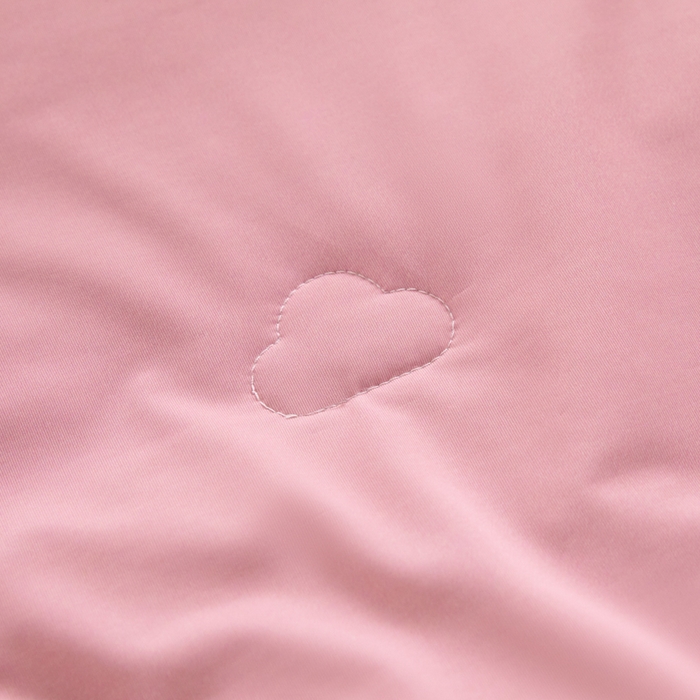 91家纺网 家纺一手货源 找家纺 宝士康家纺 2026春夏新款10A抗菌凉感丝夏被夏凉被空调被 桃桃云灰