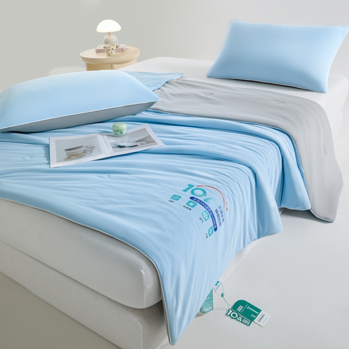 91家纺网 家纺一手货源 找家纺 宝士康家纺 2026春夏新款10A抗菌凉感丝夏被夏凉被空调被 天蓝云灰