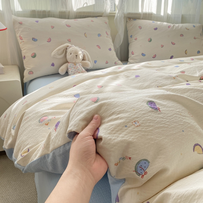 91家纺网 家纺一手货源 找家纺 红日子纺织品 2026春夏云感复古+小清新皱皱纱四件套 夏日缤纷