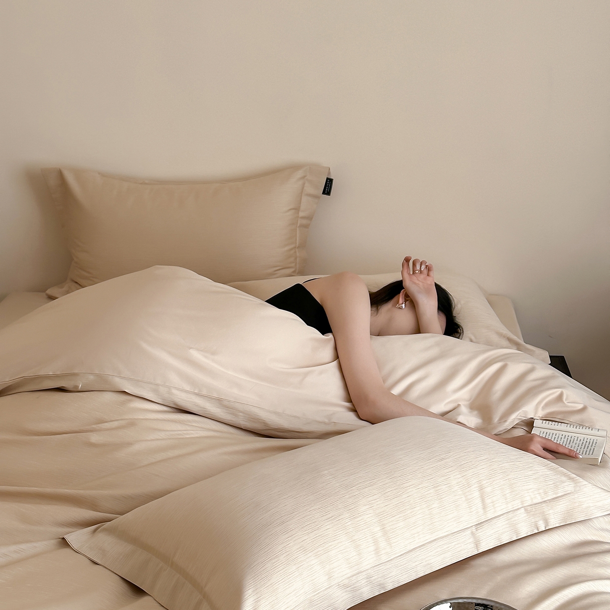 91家纺网 家纺一手货源 找家纺 三味舒屋 2026新款长绒棉全棉提花四件套-尼亚系列拍法二 尼亚星光金