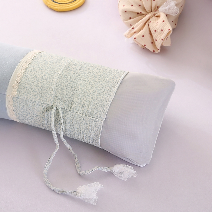 91家纺网 家纺一手货源 找家纺 蔻眠 绑带款全棉皱皱纱荞麦枕头糖果牵引护颈枕芯 天蓝