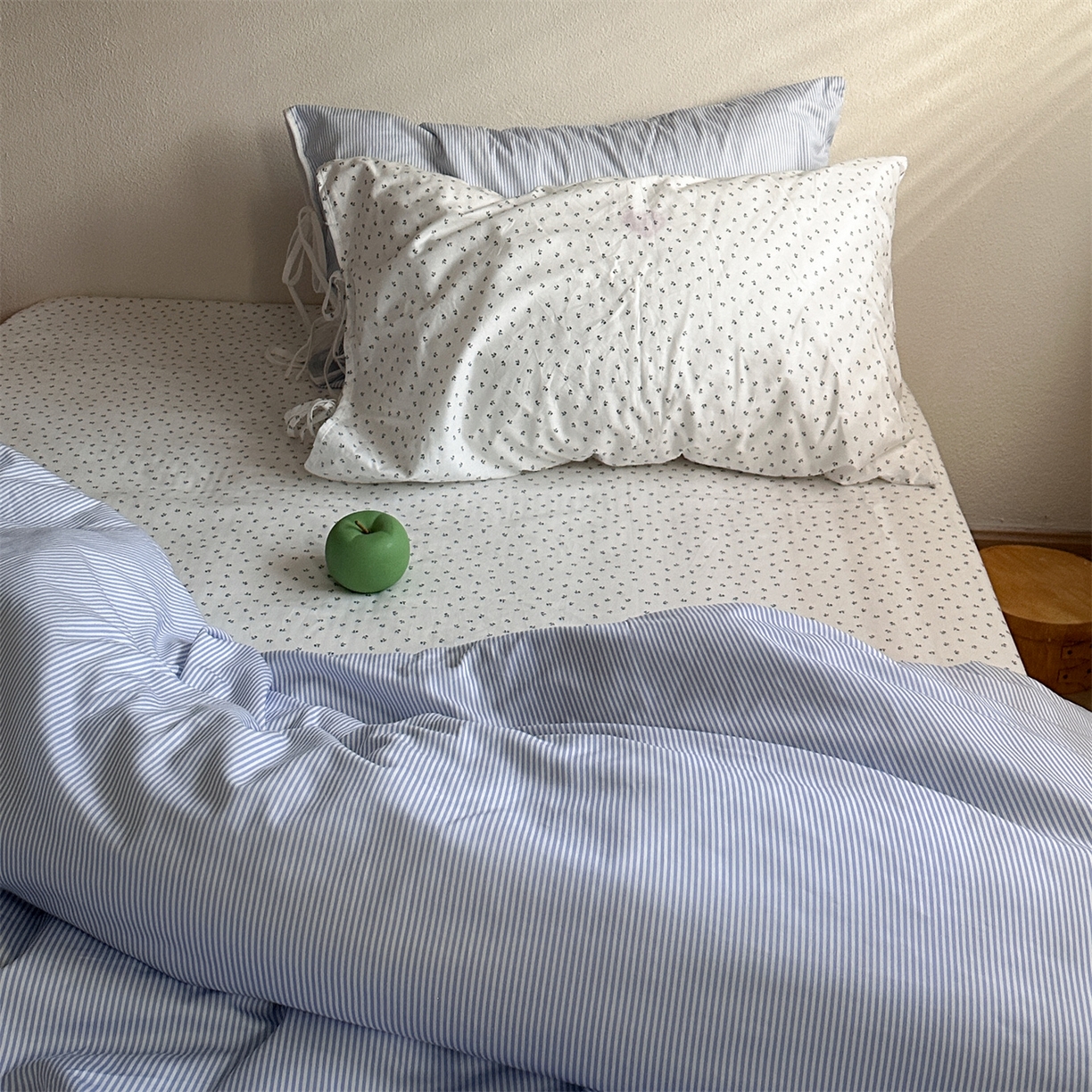 91家纺网 家纺一手货源 找家纺 恋恋三季 2026新款40支纯棉绑带款四件套-星蓝霜糖系列 （套件会员-5 全平台控价：188/228/248 ） 星蓝霜糖【枕套混搭霜糖】