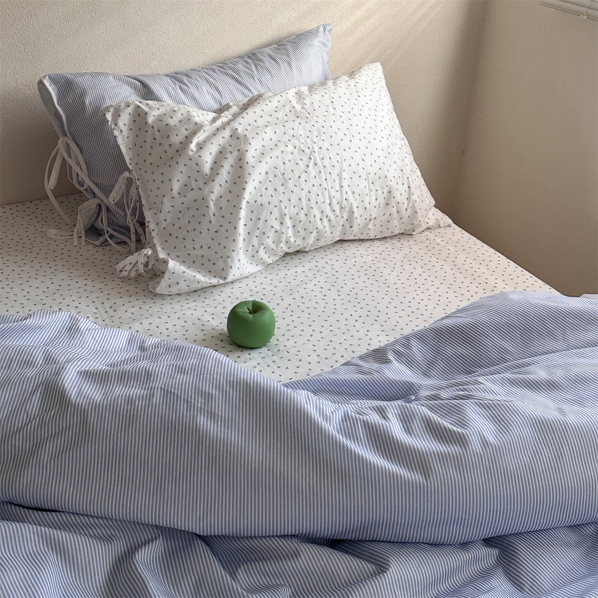 91家纺网 家纺一手货源 找家纺 恋恋三季 2026新款40支纯棉绑带款四件套-星蓝霜糖系列 （套件会员-5 全平台控价：188/228/248 ） 星蓝霜糖【枕套混搭霜糖】