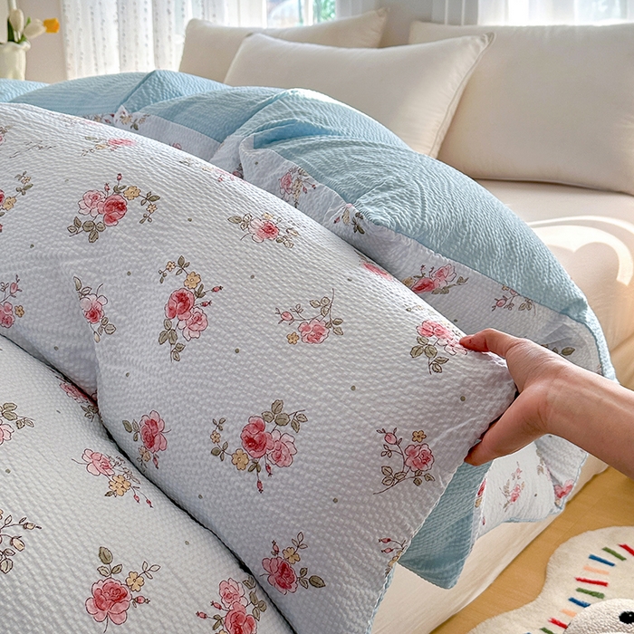 91家纺网 家纺一手货源 找家纺 家贝爱 2026新款轻氧泡泡棉被套 冰蓝花语