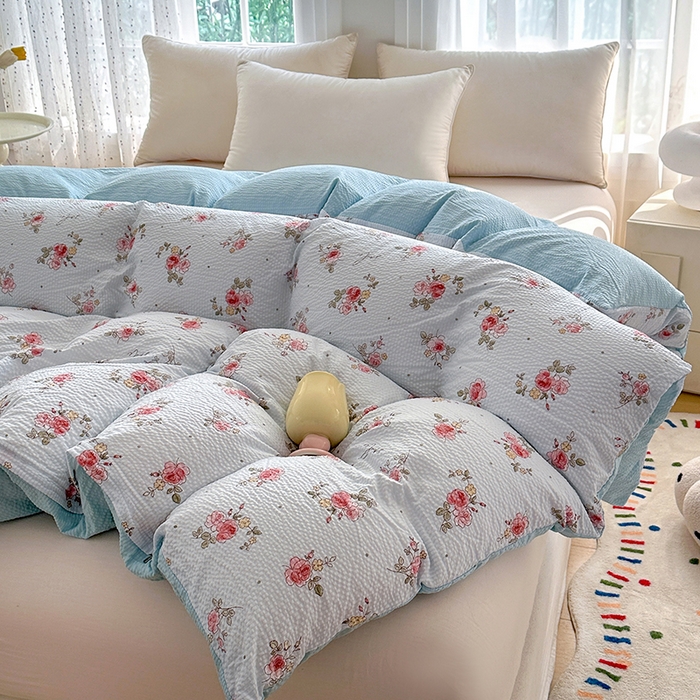 91家纺网 家纺一手货源 找家纺 家贝爱 2026新款轻氧泡泡棉被套 冰蓝花语