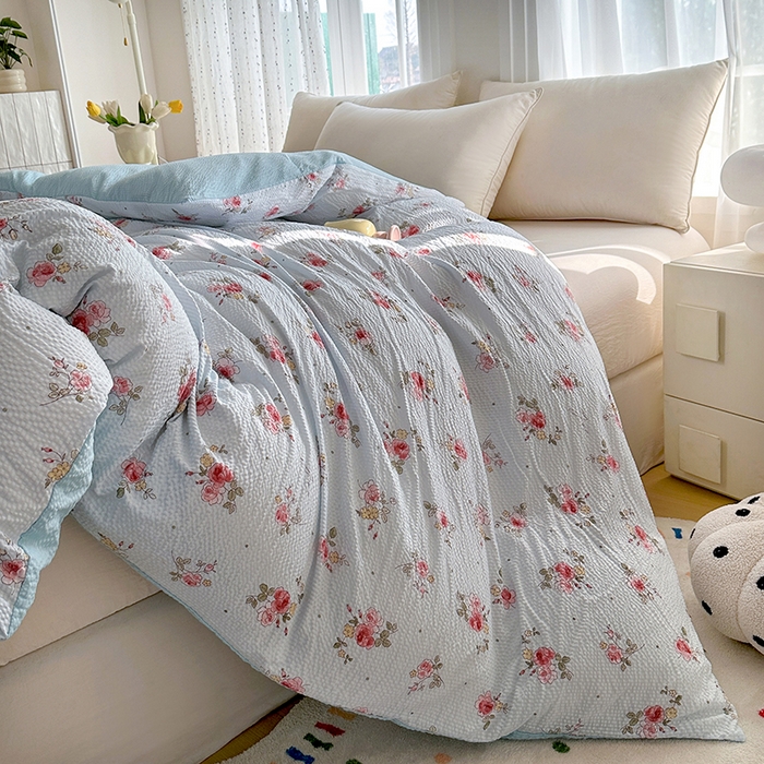 91家纺网 家纺一手货源 找家纺 家贝爱 2026新款轻氧泡泡棉被套 冰蓝花语