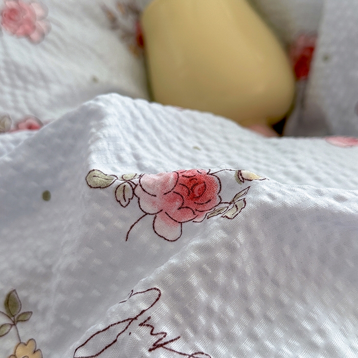 91家纺网 家纺一手货源 找家纺 家贝爱 2026新款轻氧泡泡棉被套 冰蓝花语